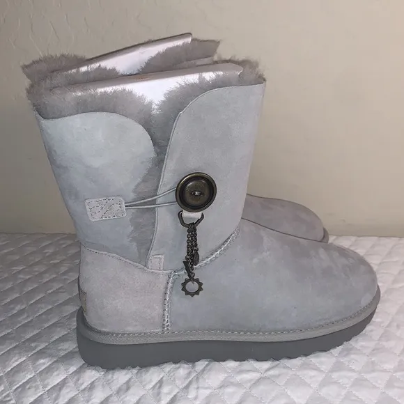 UGG SIZE 6 BRAND NEW IN BOX AZALEA CHARM GORGEOUS BOOTS