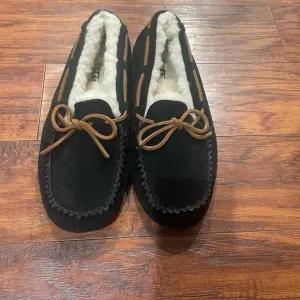UGG slippers size unknown