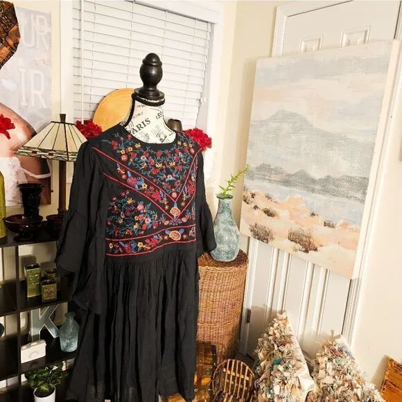 Umgee USA Rayon Blend Embroidered Babydoll Boho Dress. M fit