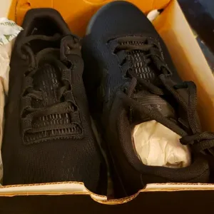Under Armour Black Sneakers size 6.5 y