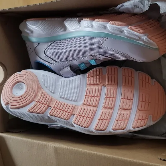 Under Armour Girls Assert  Sneakers size 2
