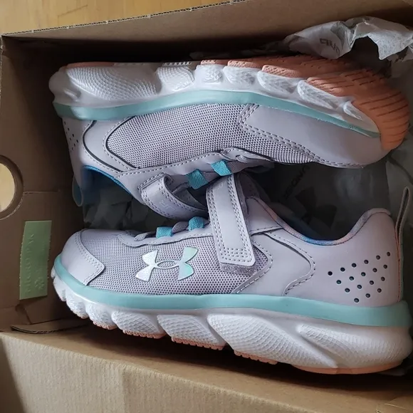 Under Armour Girls Assert  Sneakers size 2