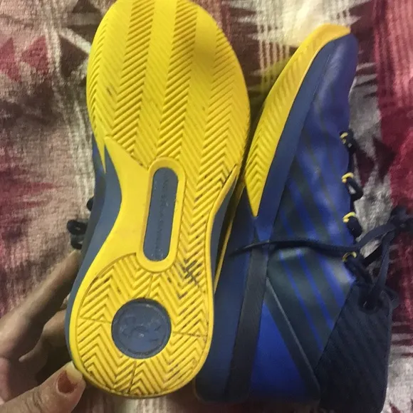 Under Armour Guy sneakers 5.5