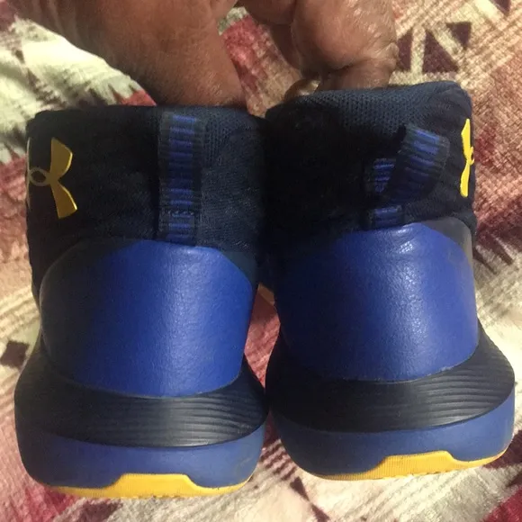 Under Armour Guy sneakers 5.5
