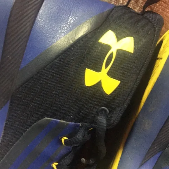 Under Armour Guy sneakers 5.5