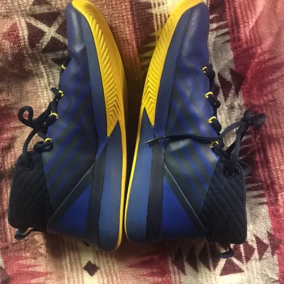 Under Armour Guy sneakers 5.5