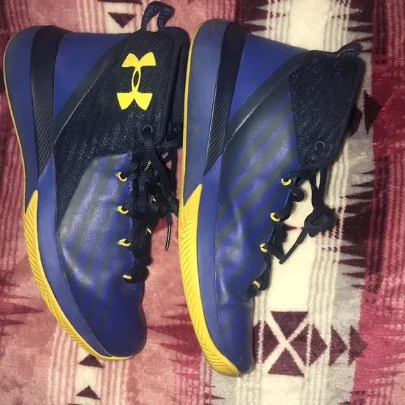 Under Armour Guy sneakers 5.5