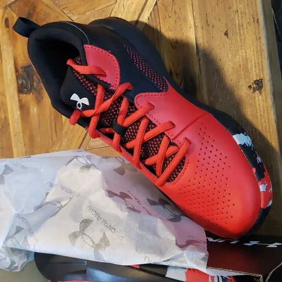 UNDER Armour kids Sneakers size 7Y