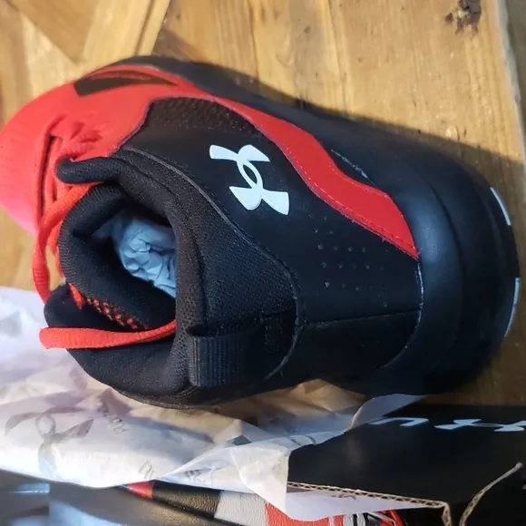 UNDER Armour kids Sneakers size 7Y
