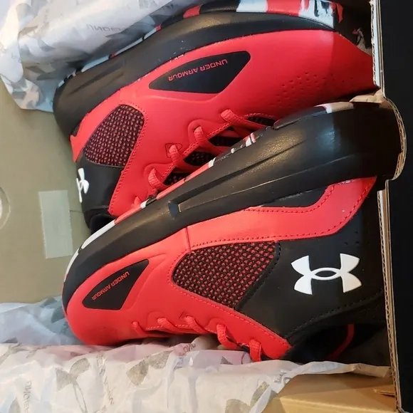 UNDER Armour kids Sneakers size 7Y