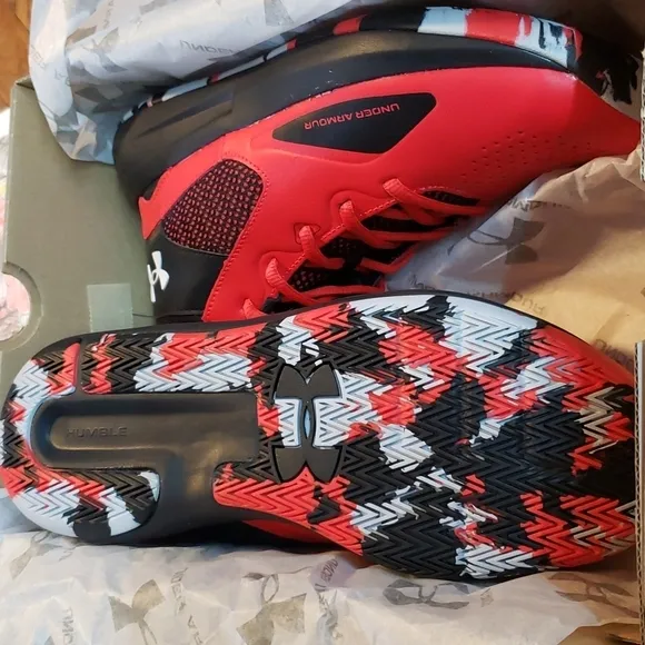 UNDER Armour kids Sneakers size 7Y