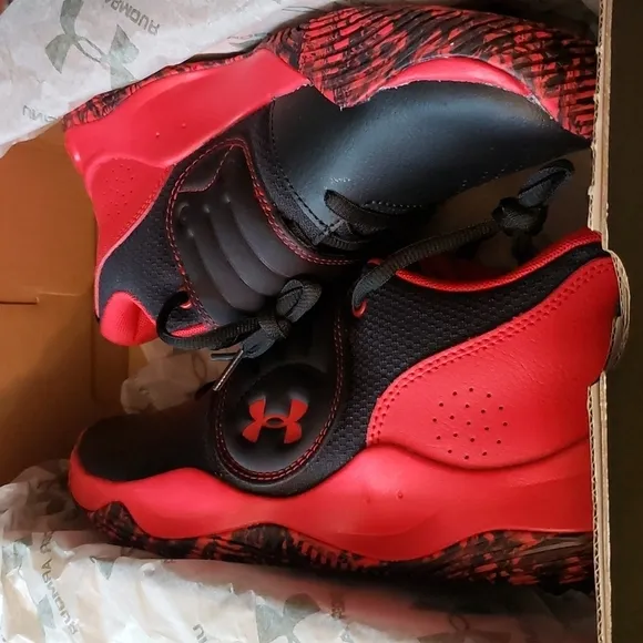 UNDER Armour kids  Sneakers