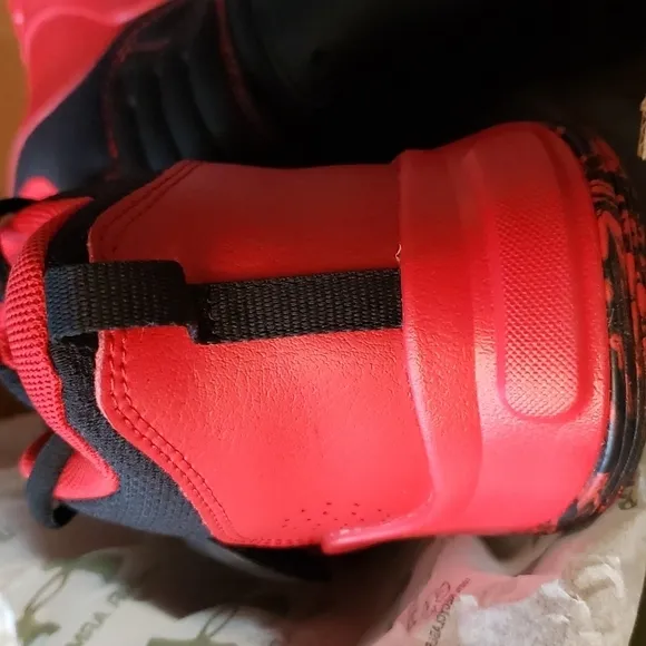 UNDER Armour kids  Sneakers