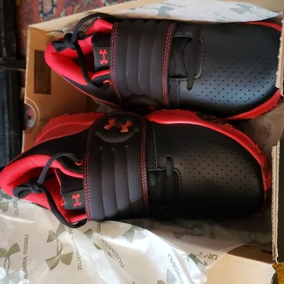 UNDER Armour kids  Sneakers