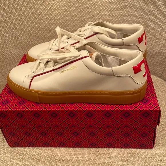 Used only one time Tory Burch sneakers white
