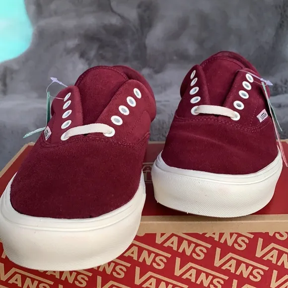VANS COMFYCUSH ERA FRESHMAN PORT ROYAL/MARSHMALLOM WMNS Sneakers