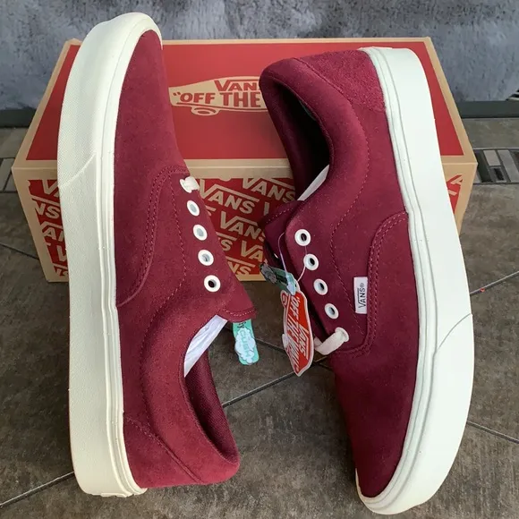 VANS COMFYCUSH ERA FRESHMAN PORT ROYAL/MARSHMALLOM WMNS Sneakers