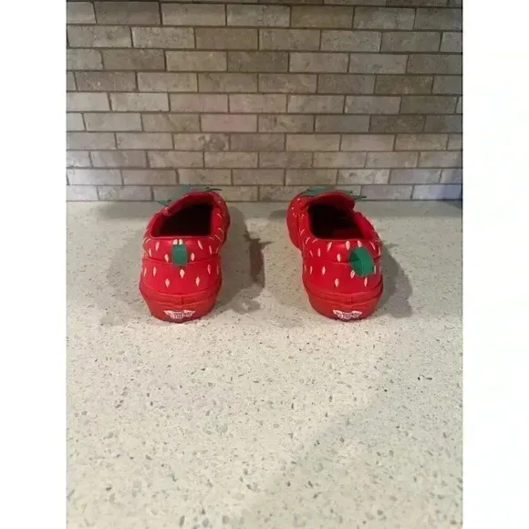 VANS Off the Wall Strawberry Shoes Classic Slip-On Kids