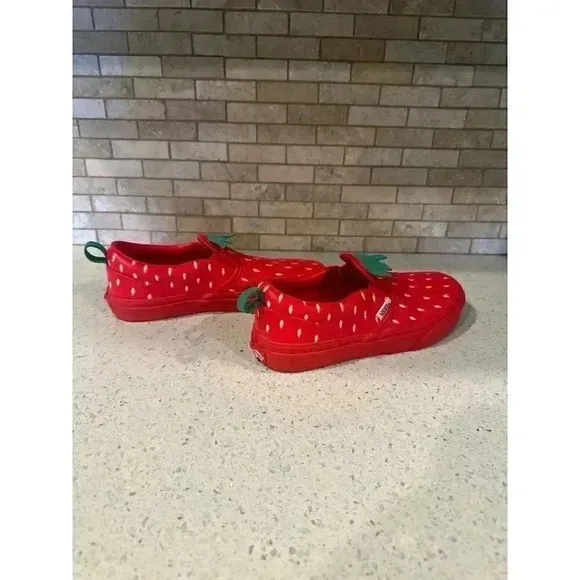 VANS Off the Wall Strawberry Shoes Classic Slip-On Kids