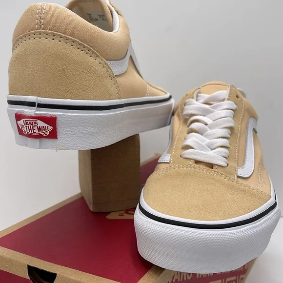 Vans WMNS Beige White Sneakers Old SkoolColor Theory Honey PeachVN0007NTBLP