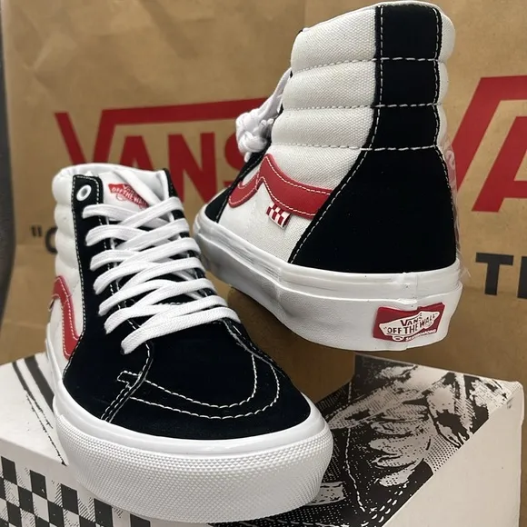 Vans Women’s Skate Sk8-HiAthletic Black/RedVN0A5FCC458 Sneakers
