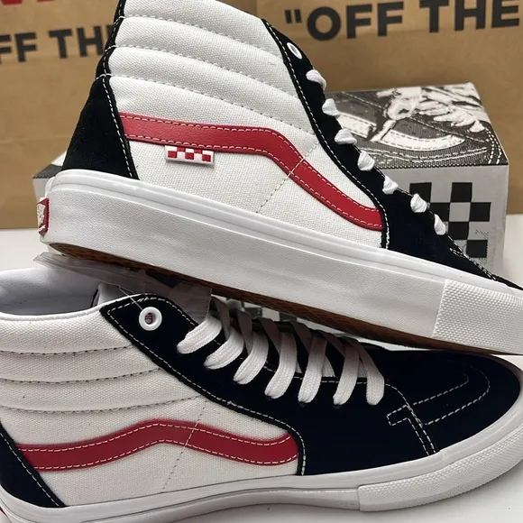 Vans Women’s Skate Sk8-HiAthletic Black/RedVN0A5FCC458 Sneakers