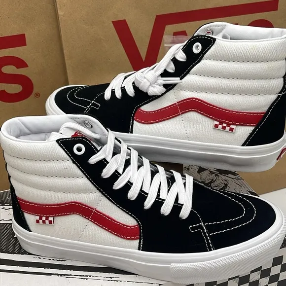 Vans Women’s Skate Sk8-HiAthletic Black/RedVN0A5FCC458 Sneakers