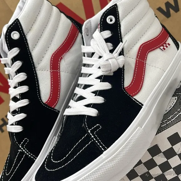 Vans Women’s Skate Sk8-HiAthletic Black/RedVN0A5FCC458 Sneakers