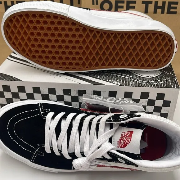 Vans Women’s Skate Sk8-HiAthletic Black/RedVN0A5FCC458 Sneakers