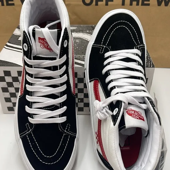 Vans Women’s Skate Sk8-HiAthletic Black/RedVN0A5FCC458 Sneakers