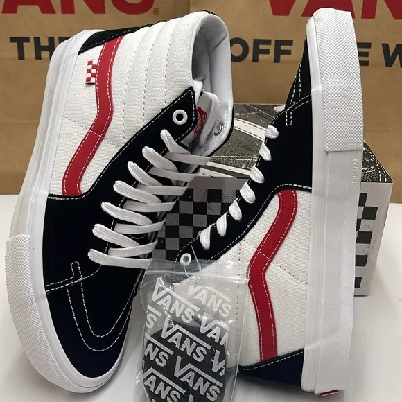 Vans Women’s Skate Sk8-HiAthletic Black/RedVN0A5FCC458 Sneakers