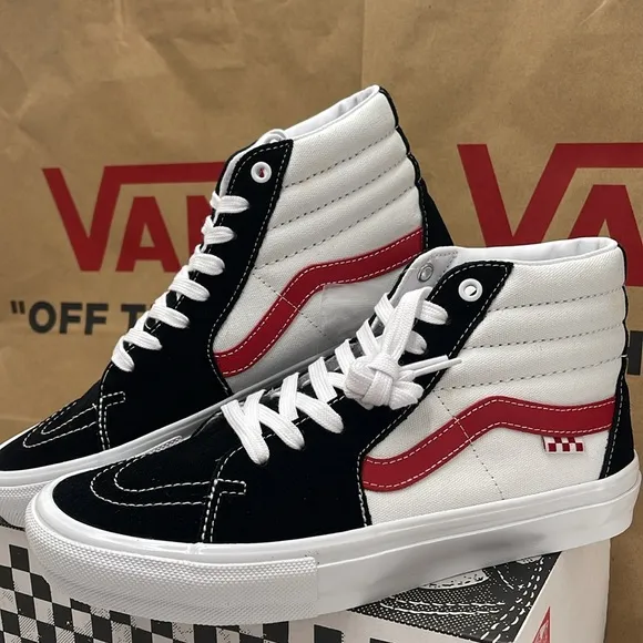 Vans Women’s Skate Sk8-HiAthletic Black/RedVN0A5FCC458 Sneakers