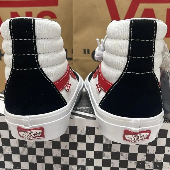 Vans Women’s Skate Sk8-HiAthletic Black/RedVN0A5FCC458 Sneakers