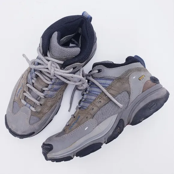 Vasque Women's Size 9 Goretex Waterproof Hiking Boots Beige Gray Mid-Top Leather