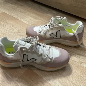 VEJA Sneakers,