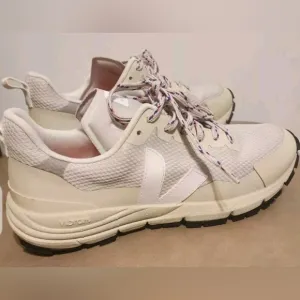 VEJA Women's Size 8 New