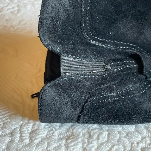Vera Wang Lavender black suede boots