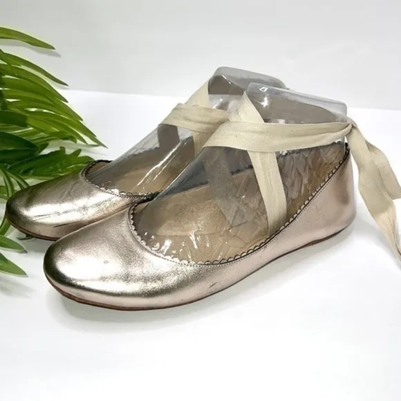 VIA SPIGA Leather Platinum Metallic Ballet Flats Size 8.5M