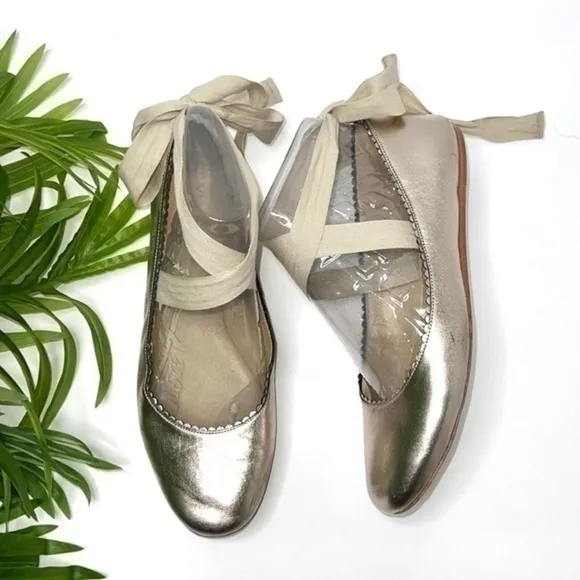 VIA SPIGA Leather Platinum Metallic Ballet Flats Size 8.5M