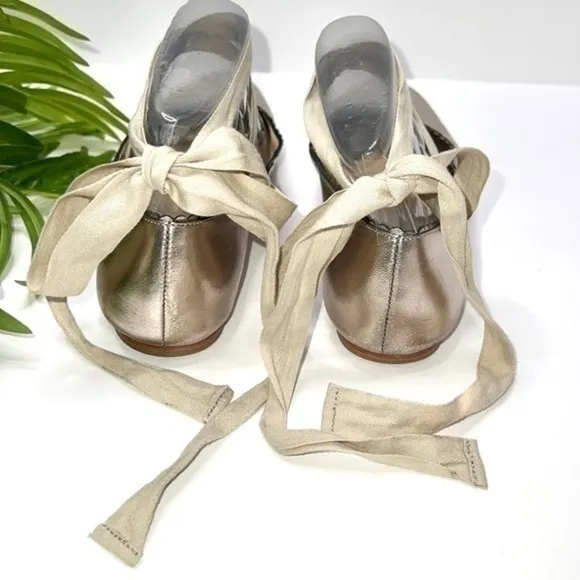VIA SPIGA Leather Platinum Metallic Ballet Flats Size 8.5M
