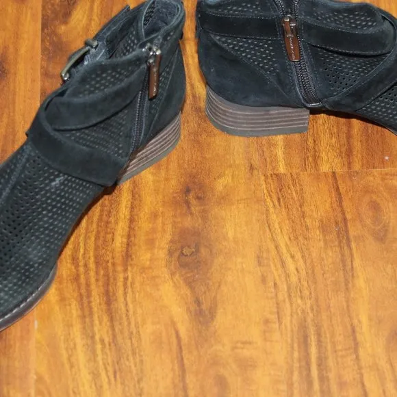 Vince Camuto Black Perforated Suede Ankle boots 36 6
