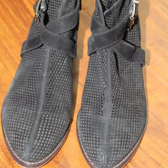 Vince Camuto Black Perforated Suede Ankle boots 36 6