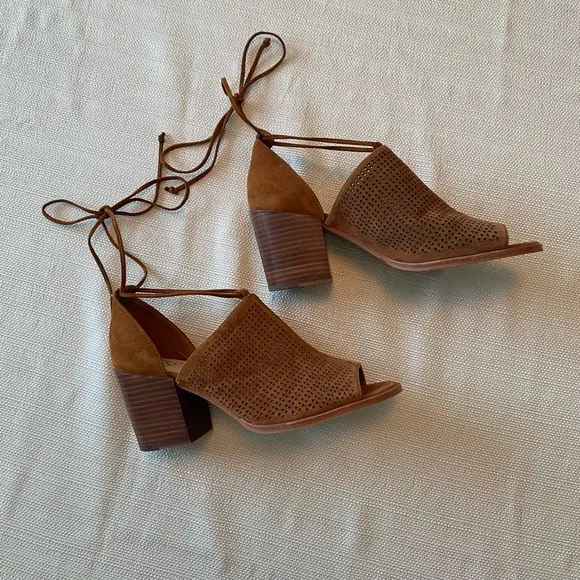 Vince Camuto brown leather suede sandals