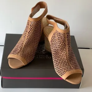 Vince Camuto Nude Wedge Sandal Platform Block Heels Dastana, Sz 11M