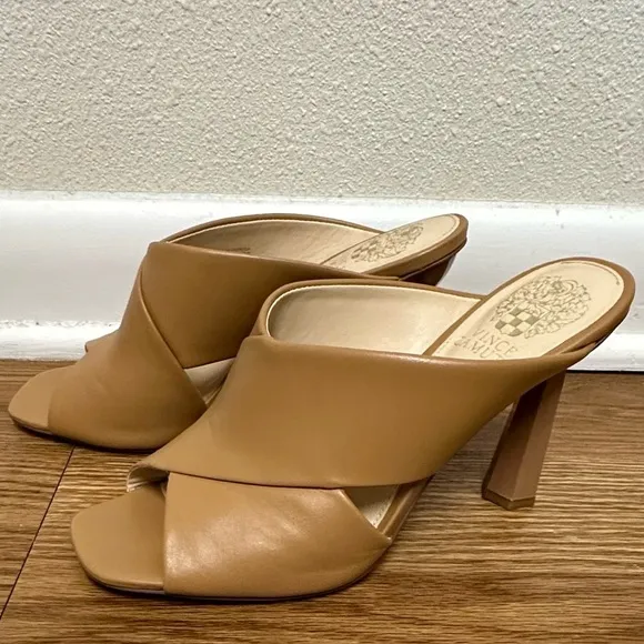 VINCE CAMUTO Tan Sandals
