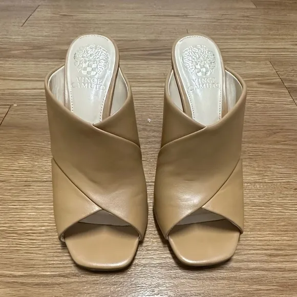 VINCE CAMUTO Tan Sandals