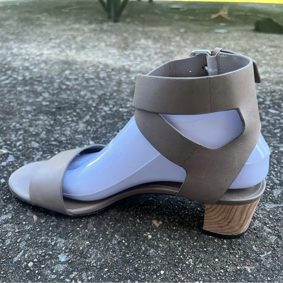 Vince Double Strap Leather Sandals Size 9 Taupe Block Heels