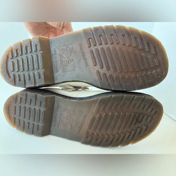 Vintage 90s Dr. Martens Beige Patent Mary Jane T-Bar Buckle Shoes ENGLAND 6 UK