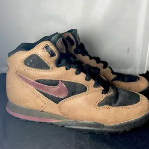 Vintage Nike hiking boots size 5.5 RARE