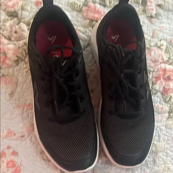 Vionic  Black Athletic Shoes